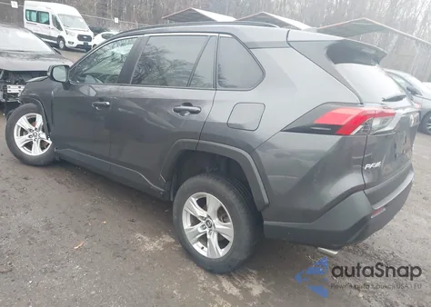 2021 Toyota Rav4 Xle z USA, uszkodzony, nr VIN 2T3P1RFV4MW142386